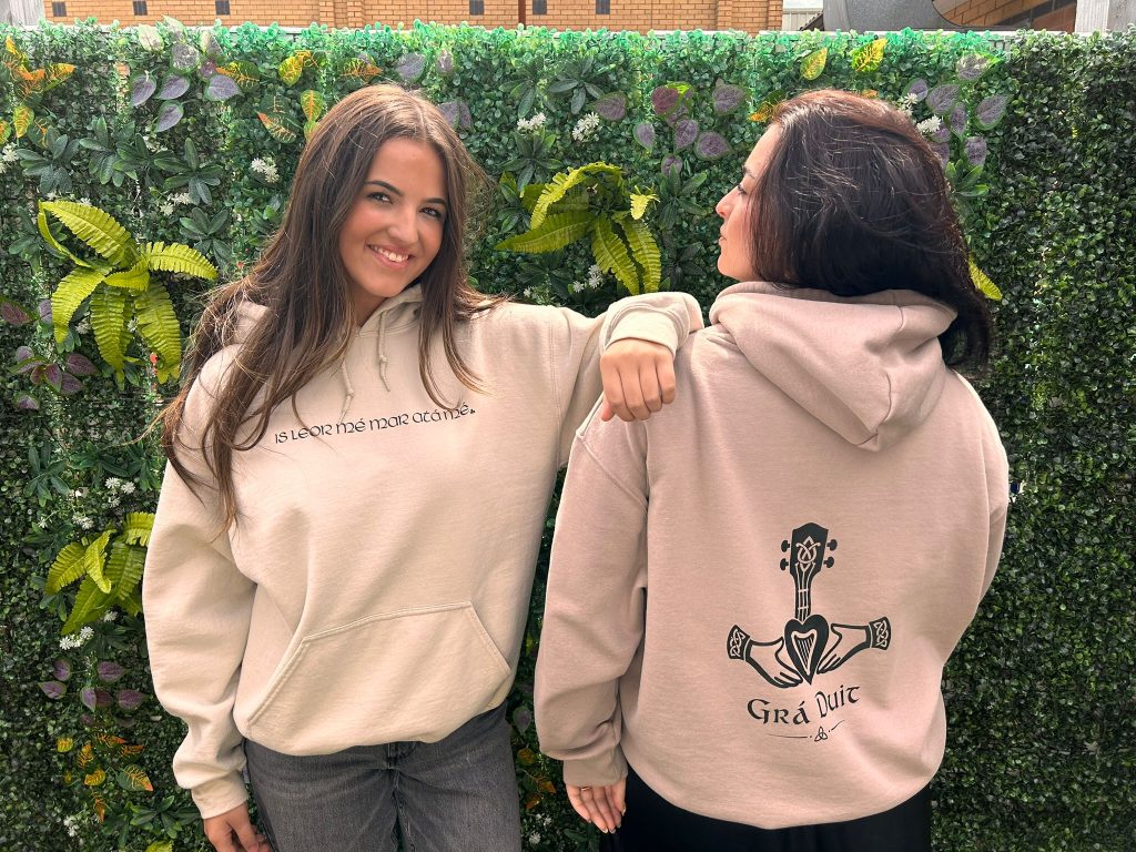 Grá Duit hoodie detail image